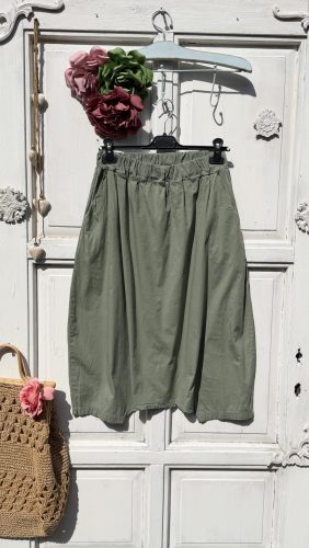 Olasz, mély ülepes zöld nadrág, zsebekkel:))