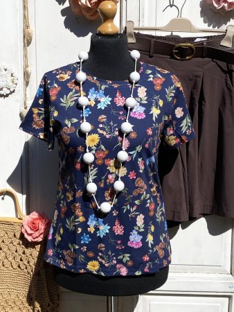 Olasz, virág mintás póló:)) Olasz, virág mintás póló:))