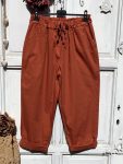   Olasz, lazább szabású, tégla nadrág, zsebekkel, kötővel:))