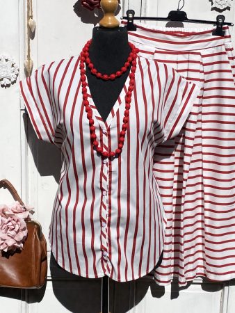 Olasz, piros/fehér csíkos blúz:))