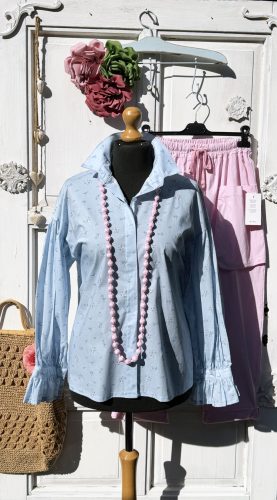 Olasz, fodros ujjú apró virágos blúz, kék alappal:)) 