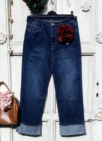 Olasz, bővebb szárú, alján hajtókás farmer nadrág:))