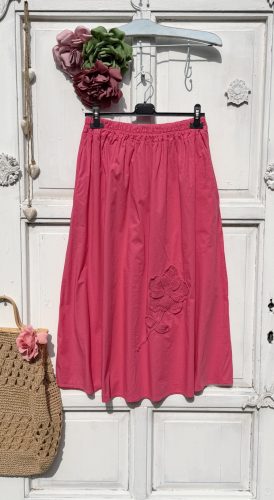 Olasz, A vonalú, rávarrt horgolt virágos, zsebes ciklámen szoknya:))