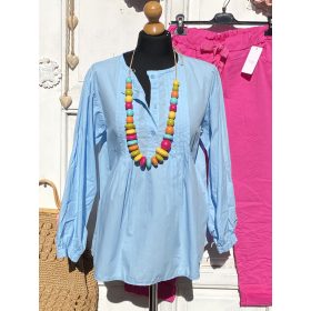 Olasz, elején rakott kék blúz:))