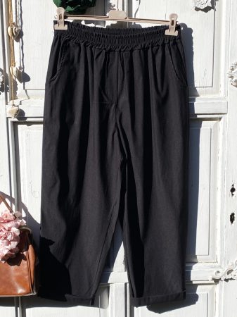 Olasz, bővebb szabású fekete zsebes nadrág:))