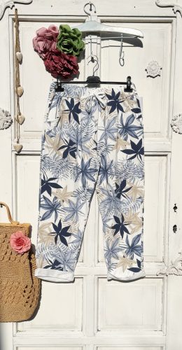 Olasz, kék virág mintás nadrág, zsebekkel:))