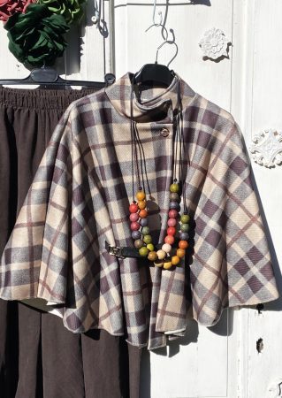 Olasz, kockás pelerin, övvel:)) Olasz, kockás pelerin, övvel:))