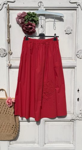 Olasz, A vonalú, rávarrt horgolt virágos, zsebes piros szoknya:))