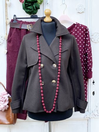 Olasz, dupla soros gombos, zsebes szövet kabát barna színben:)) Olasz, dupla soros gombos, zsebes szövet kabát barna színben:))