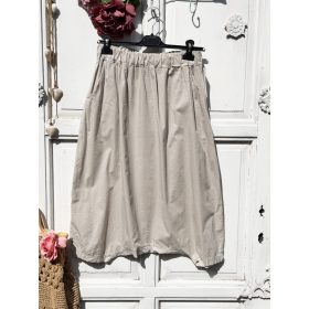 Olasz, mély ülepes bézs nadrág, zsebekkel:))