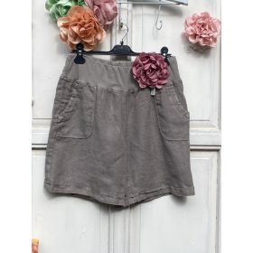 Olasz, len rövid nadrág, zsebekkel, cappuccino színben:))