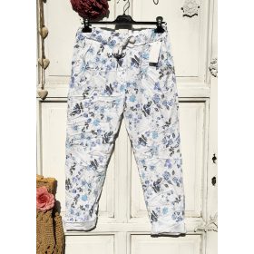   Olasz, kék virág mintás nadrág, fehér alappal, zsebekkel:))