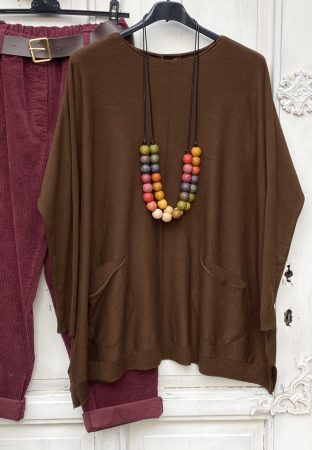 Olasz, elején két zsebes, hosszított barna kötött pulcsi:))