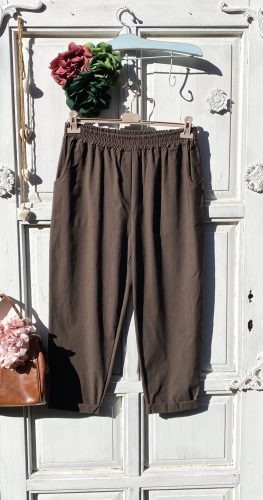 Olasz, lazább szabású nadrág, zsebekkel, barna színben:))