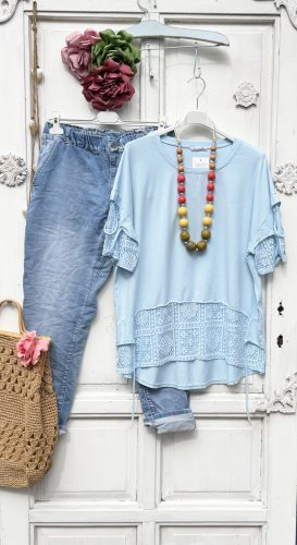 Olasz, alján kerekített, elején és ujján csipkés kék, hosszított felső:))