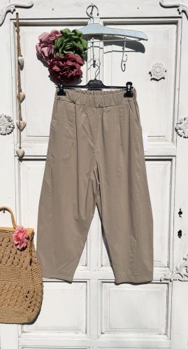 Olasz, extra kényelmes és rugalmas mély bézs, zsebes nadrág:)))