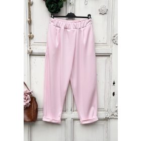 Olasz, elején átlapolós fazonú rózsaszín nadrág:))