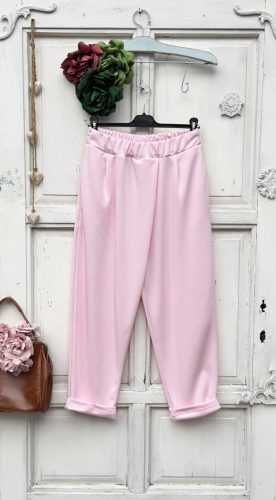 Olasz, elején átlapolós fazonú rózsaszín nadrág:))