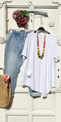 Olasz, elején nagy zsebes, hosszított extra szabású fehér felső:))