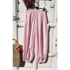   Olasz, alján szűkített, gombos, bő szabású pasztell rózsaszín nadrág:))