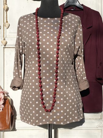 Olasz, cappuccino alapon fehér pöttyös felső:))