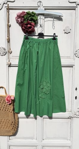 Olasz, A vonalú, rávarrt horgolt virágos, zsebes zöld szoknya:))