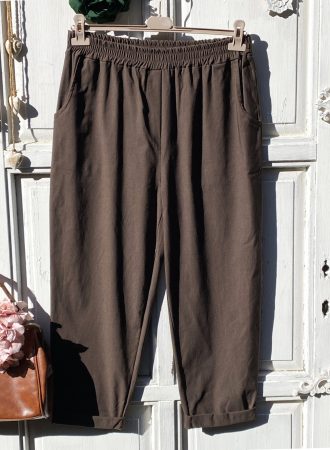 Olasz, bővebb szabású barna zsebes nadrág:))