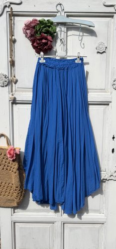 Olasz, pamut, alján kerekített libbenős, király kék szoknya:))