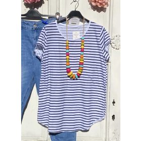 Olasz, alján kerekített kék csíkos felső:))