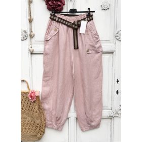   Olasz, elején gombos zsebes, bővebb szabású, len nadrág, pasztell rózsaszín/púderes színben:))