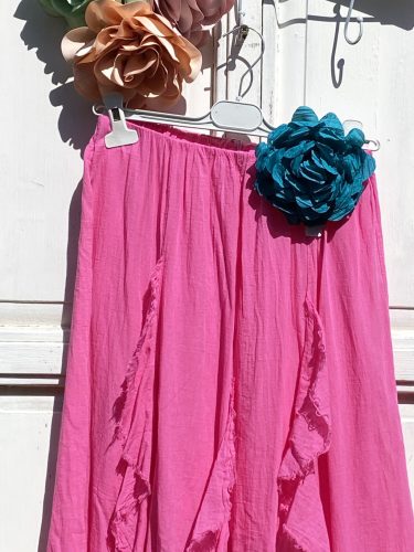 Olasz, libbenős szoknya, zsabóval ciklámen színben:))