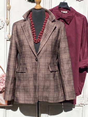 Olasz, barna/bézs kockás, karcsúsított zakó, zsebekkel:)) Olasz, barna/bézs kockás, karcsúsított zakó, zsebekkel:))