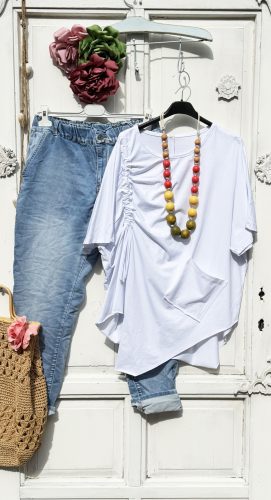 Olasz, húzott, elején nagy zsebes fehér felső:))