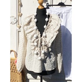 Olasz, kockás zsabós blúz, bézs alappal:))