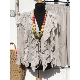   Olasz, zsabós/kötős, bármire rákapom blúz/boleró, bézs színben:))