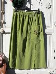   Olasz, 1 nagy gombos zsebes, mikrokord szoknya, különleges zöld színben:))