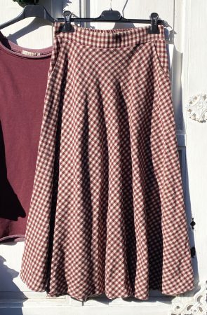 Olasz, őszi, burgundi/bézs kockás libbenős szoknya, zsebekkel:)) Olasz, őszi, burgundi/bézs kockás libbenős szoknya, zsebekkel:))