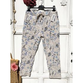   Olasz, kék virág mintás nadrág, bézs alappal, zsebekkel:))