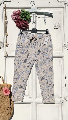 Olasz, kék virág mintás nadrág, bézs alappal, zsebekkel:))