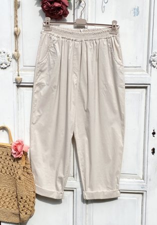 Olasz, bővebb szabású bézs zsebes nadrág:))