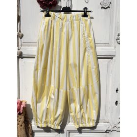   Olasz, 3/4-es cargo, bő nadrág, sárga/fehér csíkokkal, zsebekkel:))