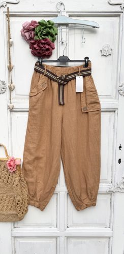 Olasz, elején gombos zsebes, bővebb szabású, len nadrág, camel színben:))