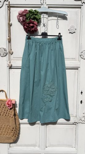 Olasz, A vonalú, rávarrt horgolt virágos, zsebes menta szoknya:))