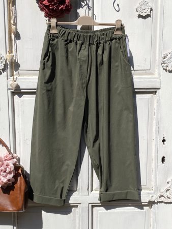 Olasz, lazább szabású nadrág, zsebekkel, zöld színben:)) Olasz, lazább szabású nadrág, zsebekkel, zöld színben:))