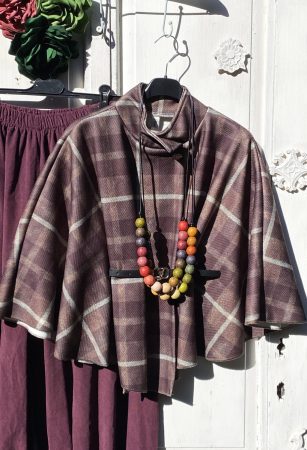 Olasz, kockás pelerin, övvel:)) Olasz, kockás pelerin, övvel:))