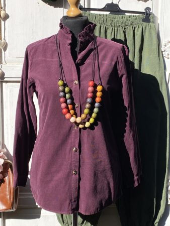 Olasz, nyakánál bájosan fodros, mikrokord ing, burgundi színben:)) Olasz, nyakánál bájosan fodros, mikrokord ing, burgundi színben:))