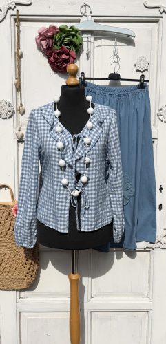 Olasz, zsabós/kockás/kötős, bármire rákapom blúz/boleró, kék alappal:))