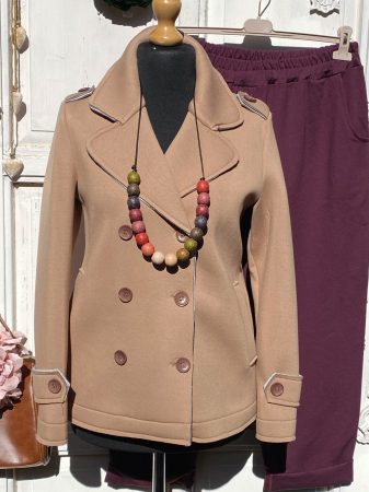 Olasz, dupla soros gombos, hosszított kabát  camel színben, zsebekkel:))