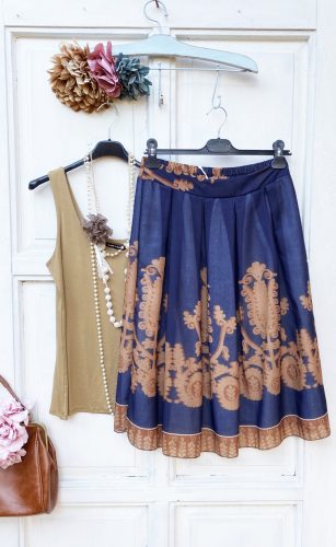 Olasz, rakott szabású, kek alapon mintás szoknya:))