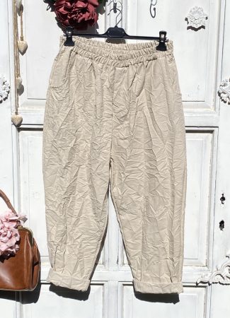 Olasz, limitált kollekciós, gyűrt, lazább nadrág, bézs színben:)) Olasz, limitált kollekciós, gyűrt, lazább nadrág, bézs színben:))